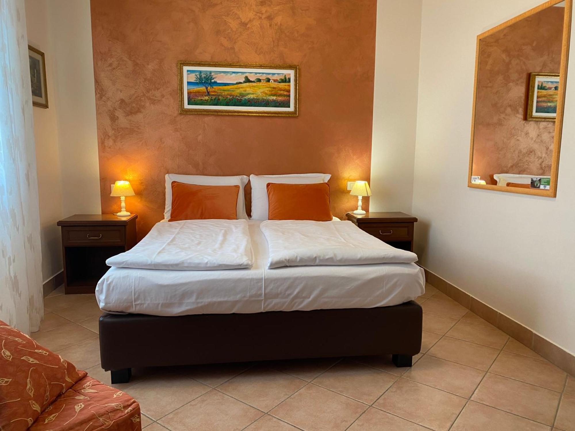 Betty's House Bed & Breakfast 3*