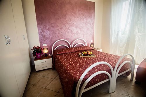 Betty's House 3*